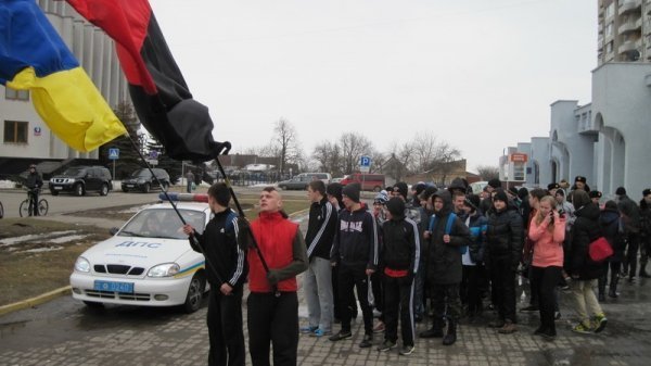 У Луцьку памʼять Шухевича вшанували пробігом. ФОТО